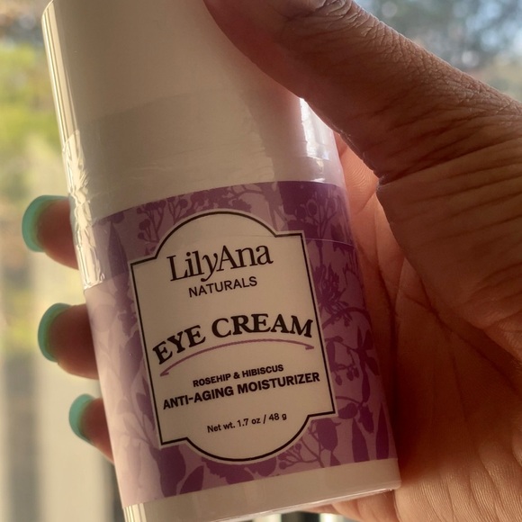 Skincare Set - Retinol, Face, Eye Cream & Vitamin C Serum - Picture 8 of 10